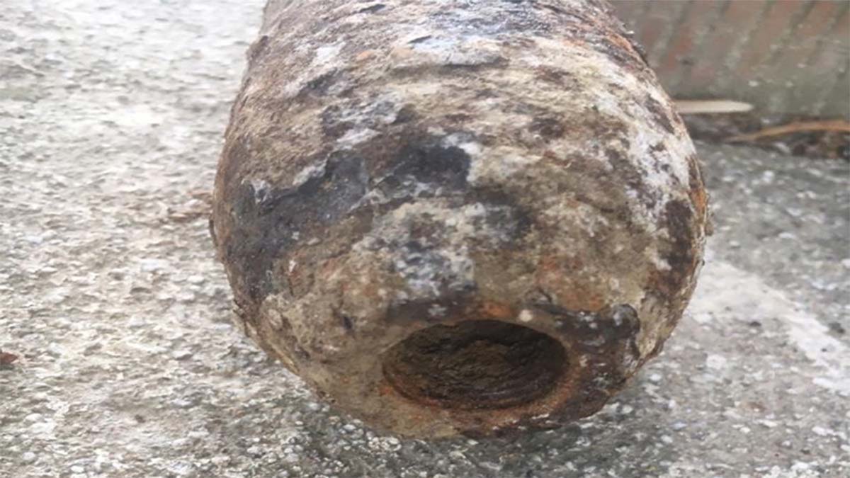 Mezarlıkta patlamamış top mermisi bulundu