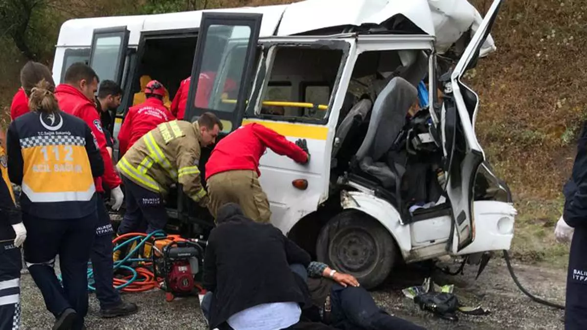 Minibus ile tanker carpisti 8 olu 10 yarali 1 - öne çıkan - haberton