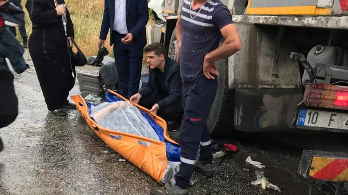 Minibus ile tanker carpisti 8 olu 10 yarali 2 - öne çıkan - haberton