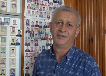 Mola veren kamyoncuların fotoğrafını biriktiriyor