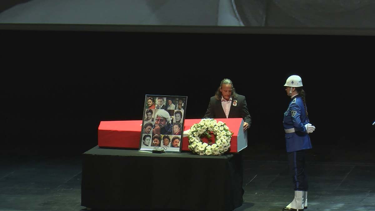 Murat Arkın babasına onun repliğiyle veda etti