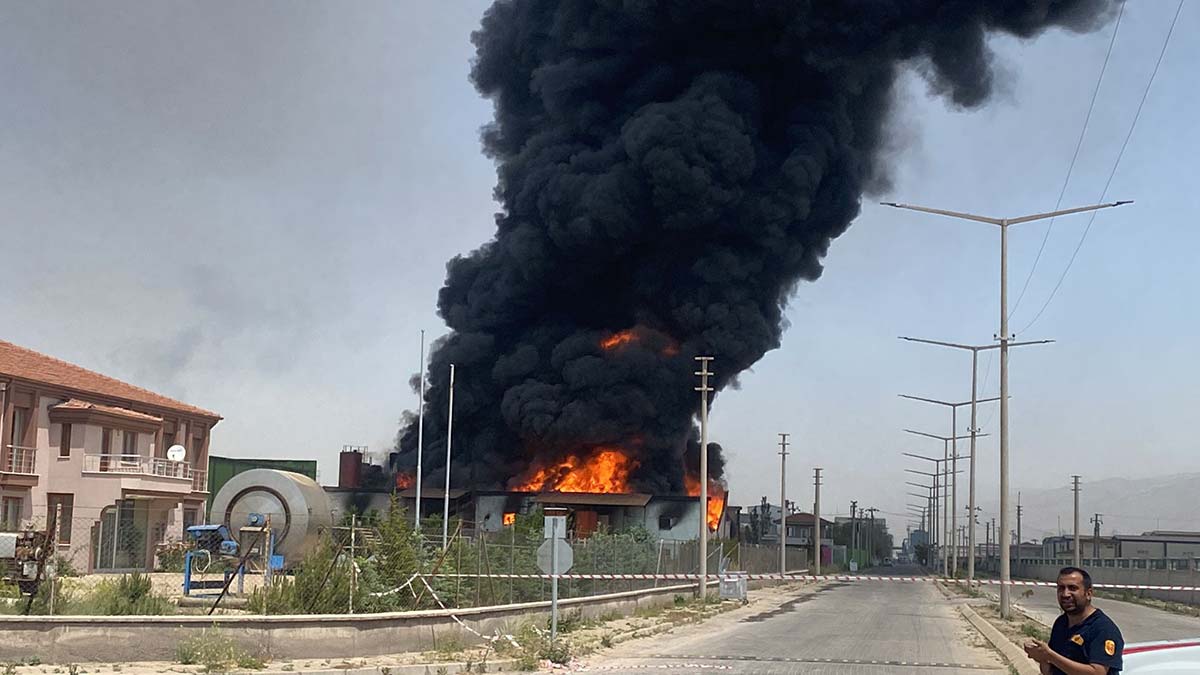 Niğde'de atık yağ geri dönüşüm tesisinde yangın