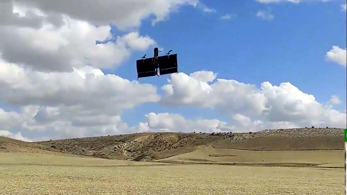 Öğrencilerden afetlere yardım çantası taşıyan İHA 