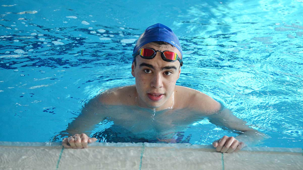 Otizmli Enes Koçak'ın hayatı yüzme ile değişti 