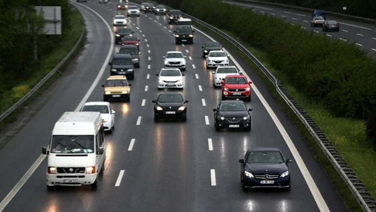 Otoyollarda otomobillerin hız sınırı yükseltildi