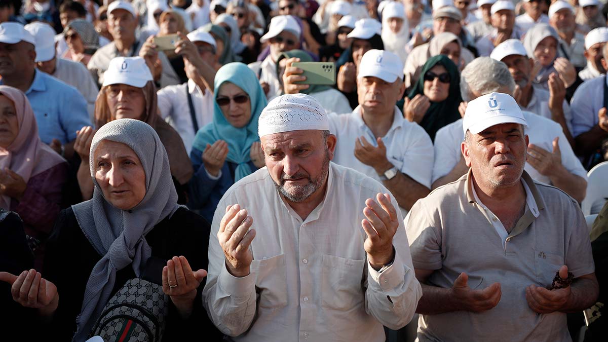 Pandemi sonrasında ilk hac kafilesi uğurlandı