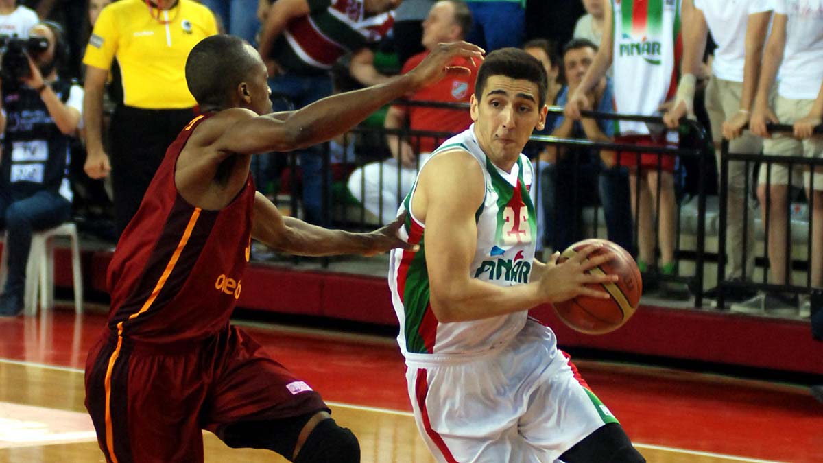 Pınar Karşıyaka'da ilk transfer Kenan Sipahi