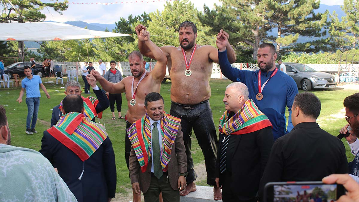 Recep Kara başpehlivanlığı kazandı