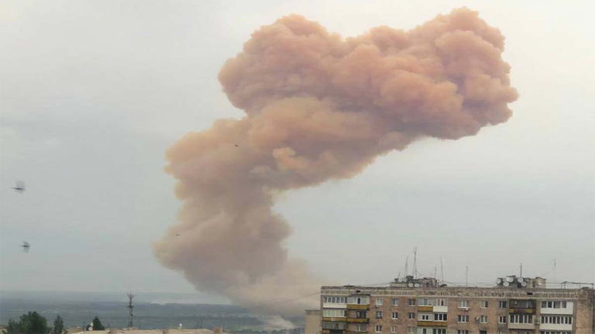 Rusya'ya zehirli nitrik asit tankı bombaladı