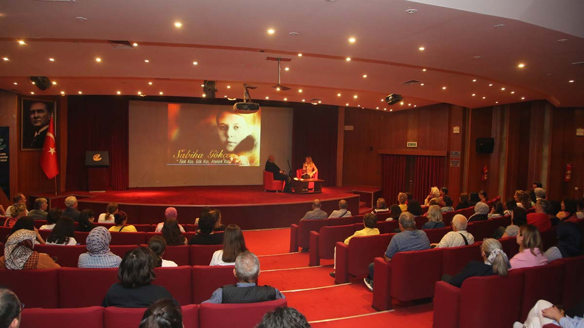 Dünyanın ilk kadın savaş pilotu Sabiha Gökçen'in hayatını konu alan Türk Kızı, Gök Kızı, Atatürk Kızı: Sabiha Gökçen belgeseli 22 Haziran Çarşamba günü saat 16.00’da Taşbaşı Kültür Merkezi Kırmızı Salon'da Eskişehirliler ile buluştu.