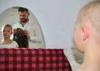 Saçı olmayan kız çocuklarına ücretsiz peruk
