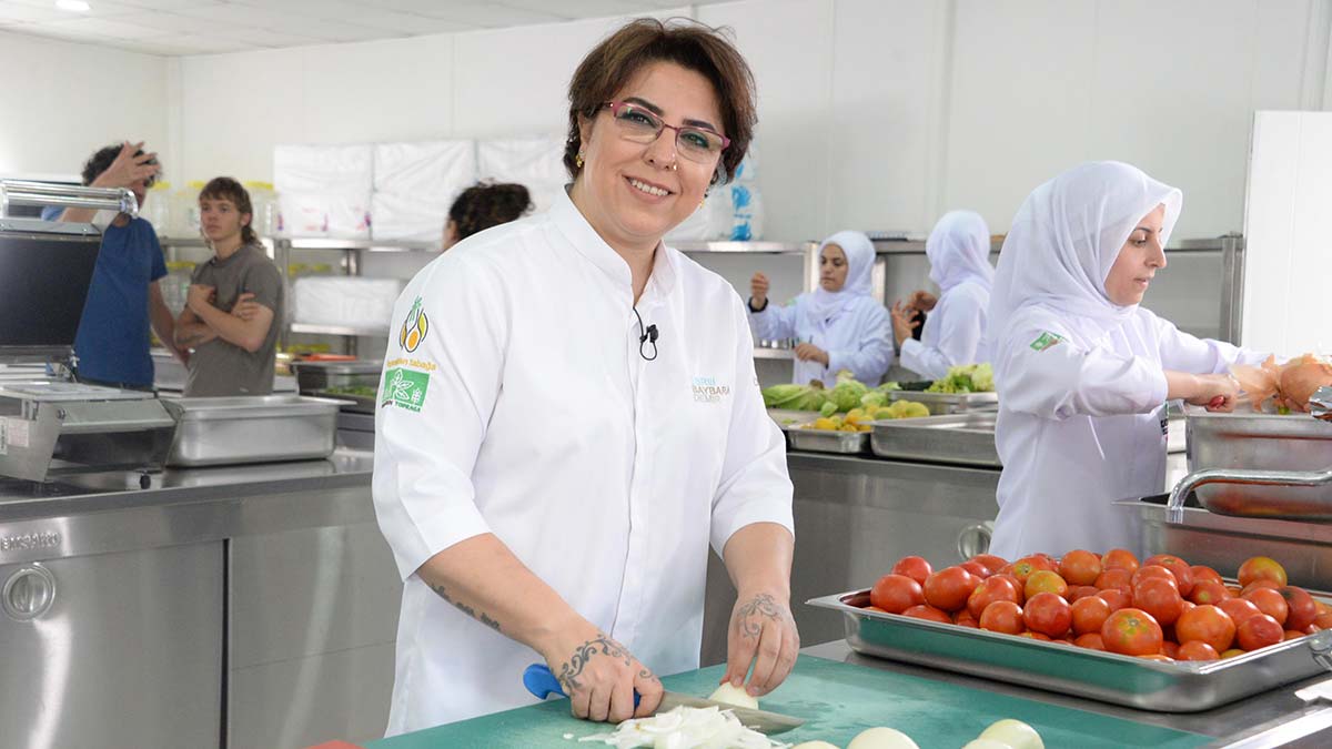 Sağlam sebze ve meyve atıklarıyla aşevi kuruldu