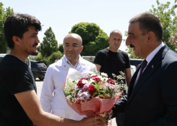 Saldırıya uğrayan doktora validen ziyaret