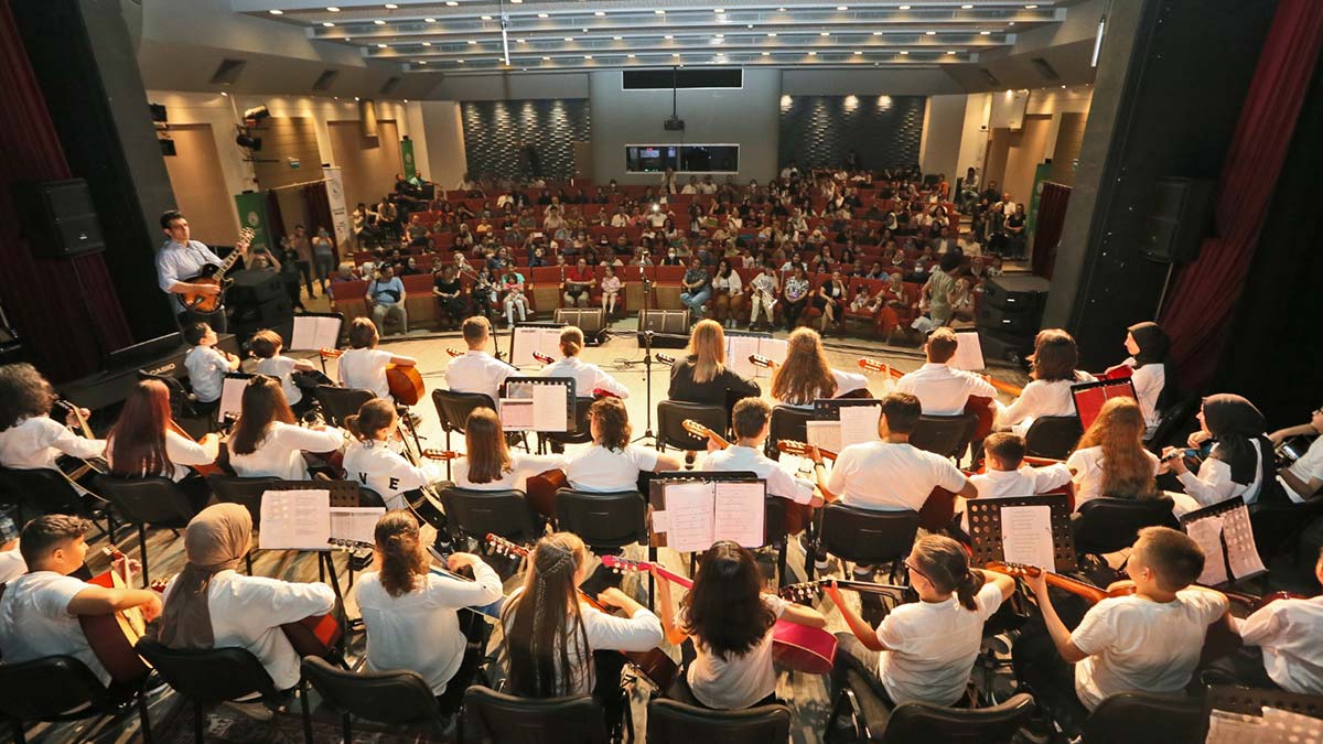 Sanat Akademisi öğrencilerinden yılsonu gösterisi