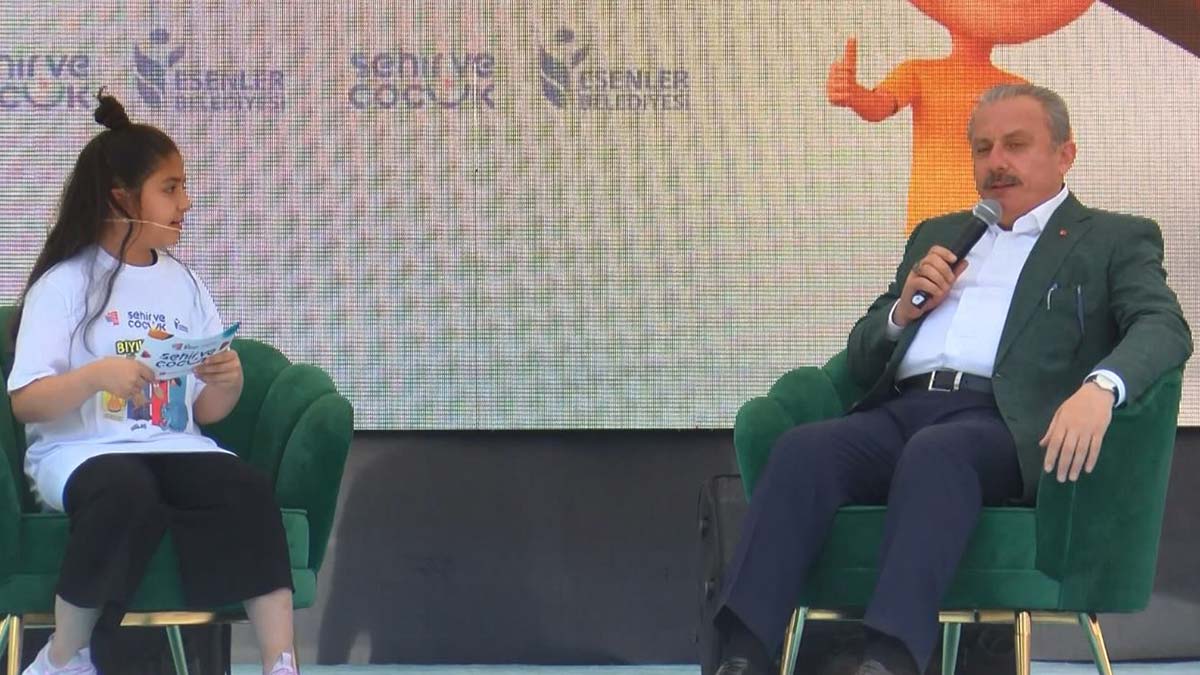 Şentop, Esenler'de karne şenliğine katıldı