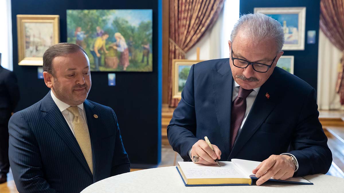 Şentop, Sabri Öztürk'ün resim sergisini açtı