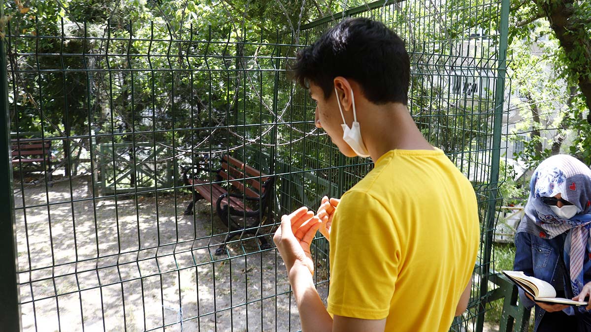 Sınav öncesi Zuharatbaba Türbesi'nde dua ettiler