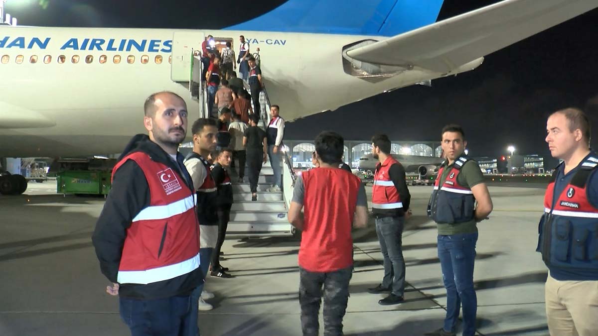 Sınır dışı edilen 178 Afgan ülkelerine gönderildi