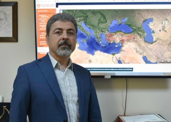 Sözbilir Balıkesir'de fay parçalarına dikkat çekti