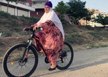Sürdüğü bisiklet fotoğrafıyla ödül aldı