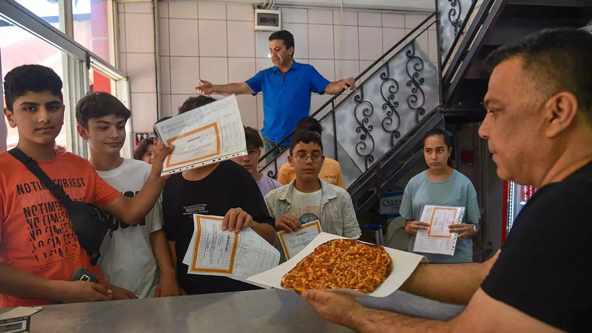 Takdir alan ogrencilere lahmacun hediyesi 1 - yaşam - haberton