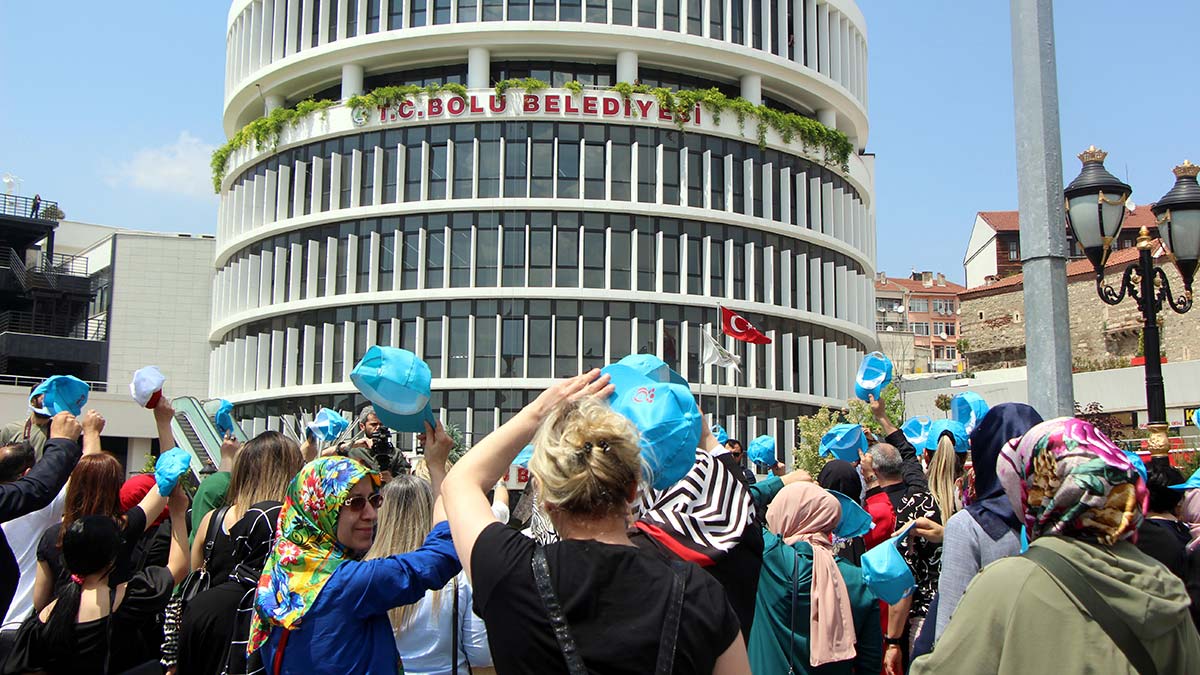 Tanju ozcan protestolara dans ederek eslik etti 1 - politika - haberton