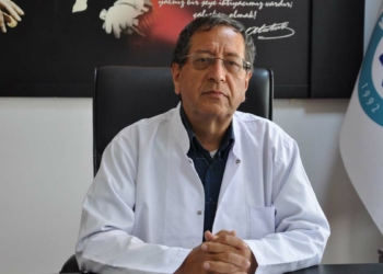 Tehdit edilen cerrah evinin önünde bıçaklandı