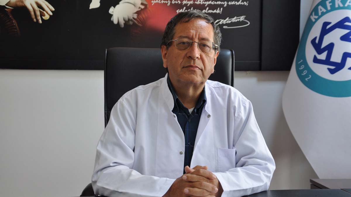 Tehdit edilen cerrah evinin önünde bıçaklandı