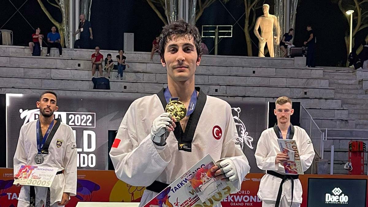 Tekvandoda Hakan Reçber'den tarihi altın madalya