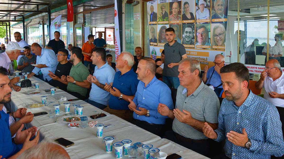 Turan, Geleneksel Lapseki Hayırı'na katıldı