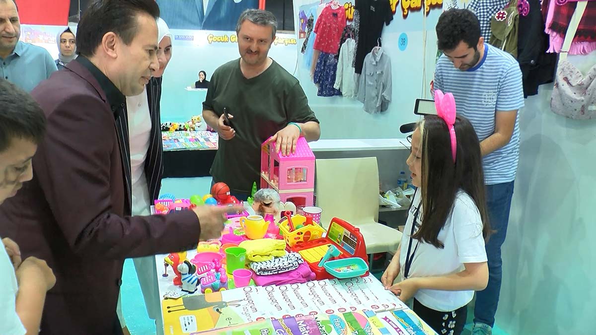 Tuzla'da Çocuk Girişimciler Çarşısı açıldı