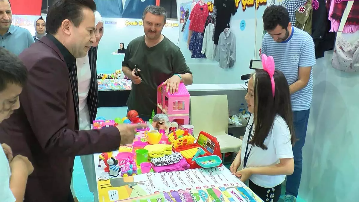 Tuzla'da çocuk girişimciler çarşısı açıldı