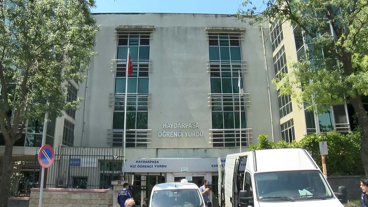 Üsküdar'da öğrenci yurdunda gıda zehirlenmesi