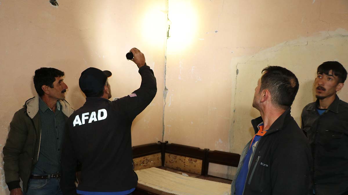 Van'da 5 büyüklüğünde deprem