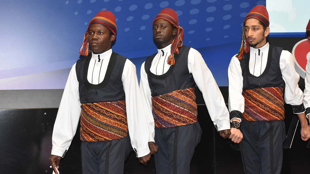 Yabancı uyruklu öğrenciler halay çekti