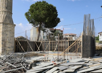 Yangında hasar gören tarihi camiye yeniden inşa