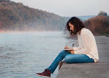 Yaşayan yazar olmak..