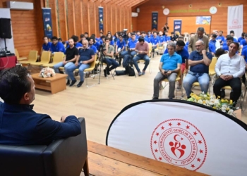 Yazıcı, TEKNOFEST'te dereceye girenlerle buluştu