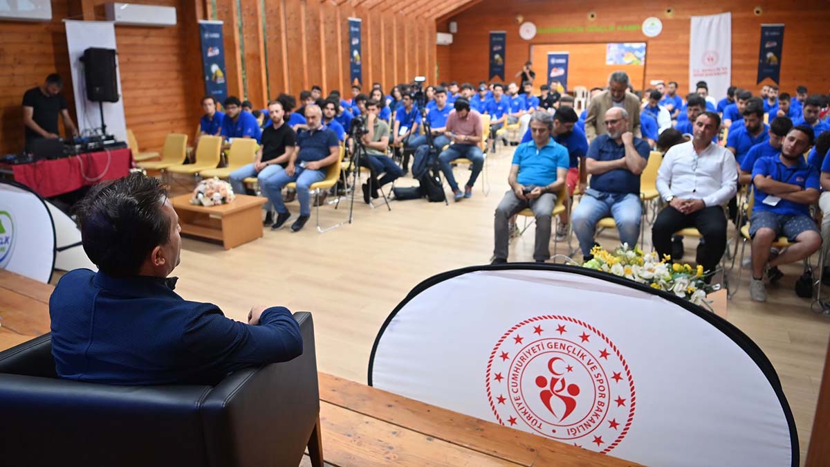 Yazıcı, TEKNOFEST'te dereceye girenlerle buluştu