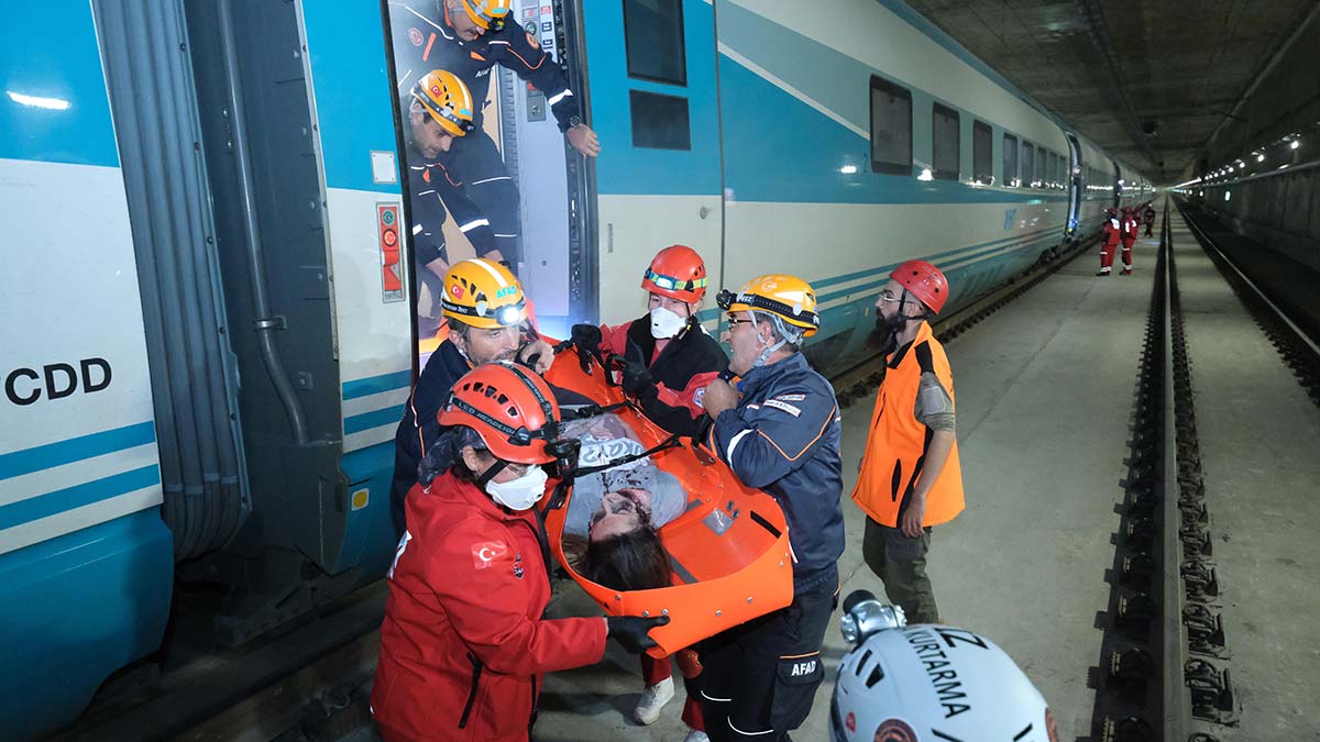 Yüksek hızlı trende yangın tatbikatı