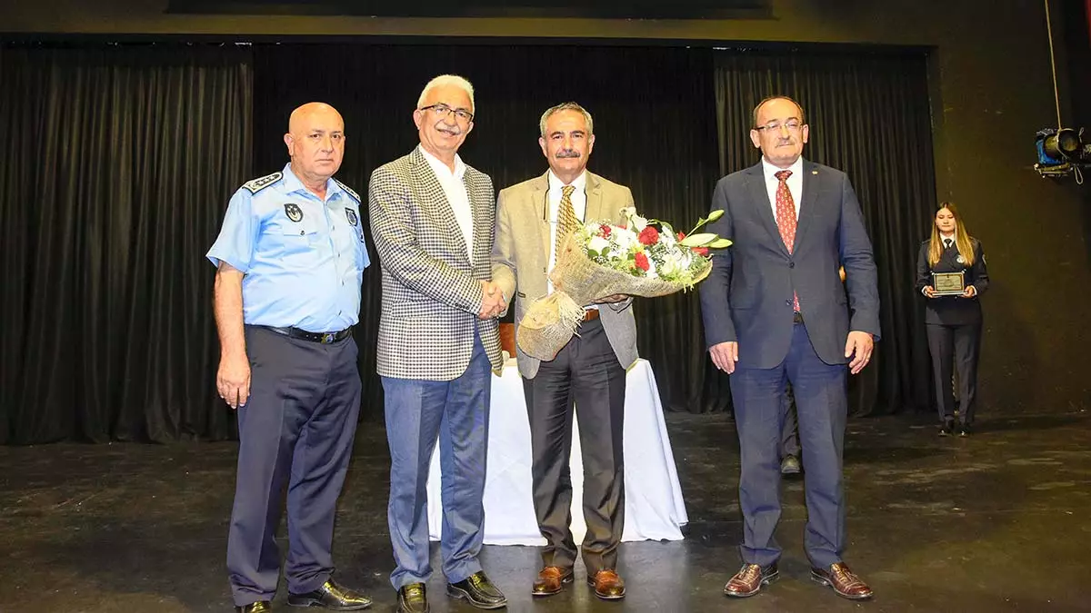 Ankara büyükşehir belediyesi, aralarında yeni işe başlayan zabıta personelinin de bulunduğu zabıta memurlarına yönelik 'ahilik teşkilatı' konulu konferans düzenledi.  