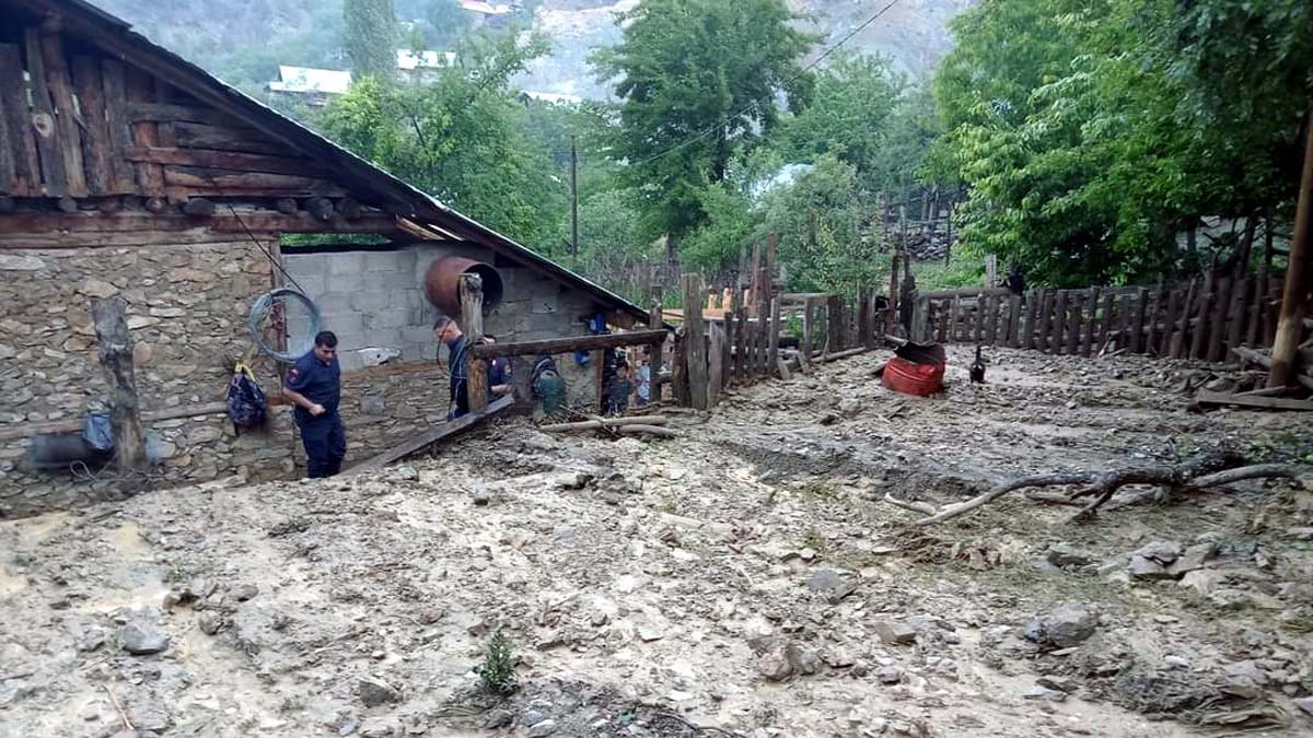 Adana'da yağış sonrası heyelan