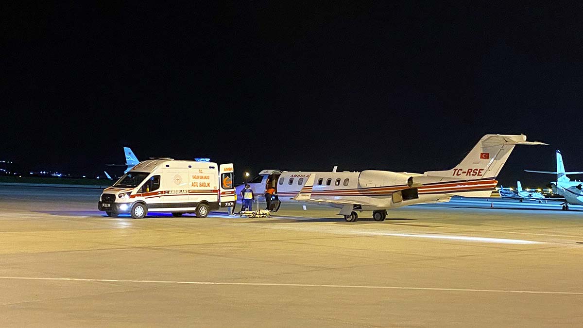 Almanya'daki Türk hasta ambulans uçakla getirildi