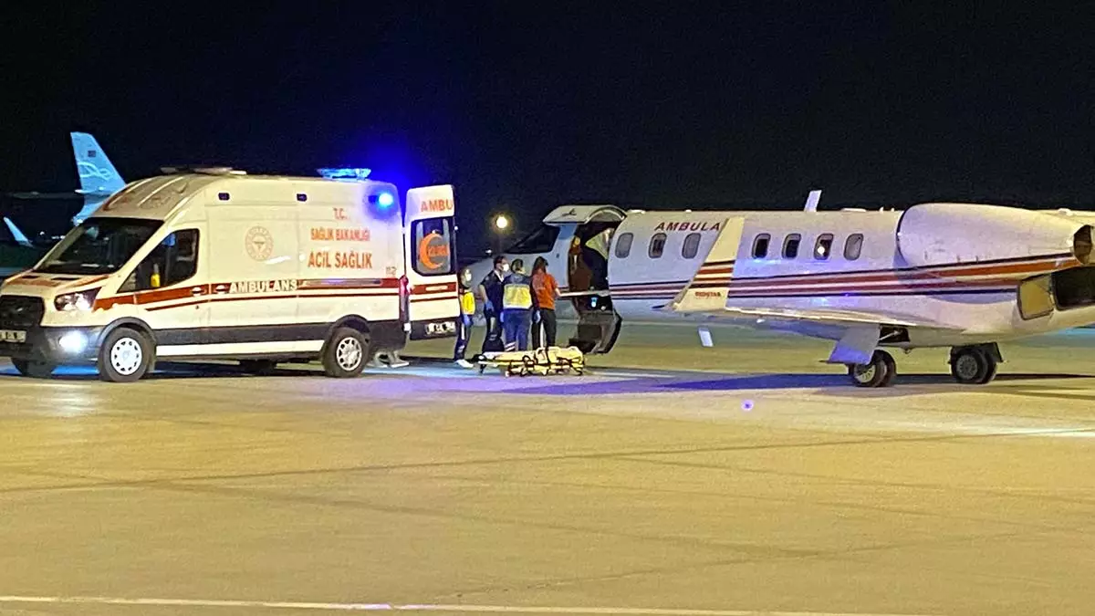 Almanya'daki türk hasta ambulans uçakla getirildi