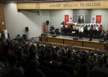 Ankara Adliyesi'nde hakim ve savcılardan konser
