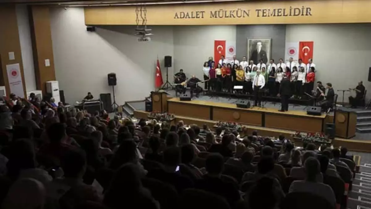 Ankara adliyesi'nde hakim ve savcılardan konser