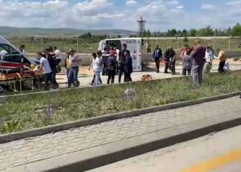 Ankara'da işçi servisi devrildi; 19 yaralı