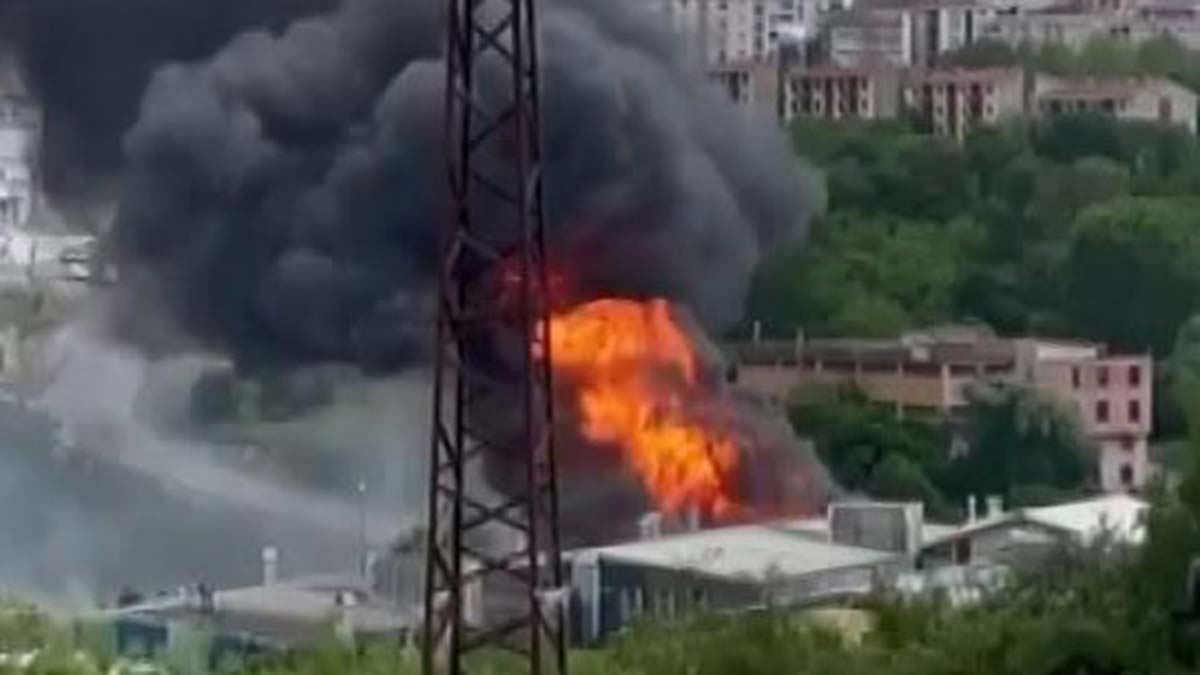 Arnavutköy'de fabrika yangını