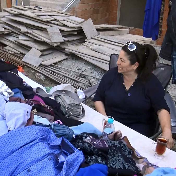 İnşaatlar semt pazarcılarına tezgah oldu