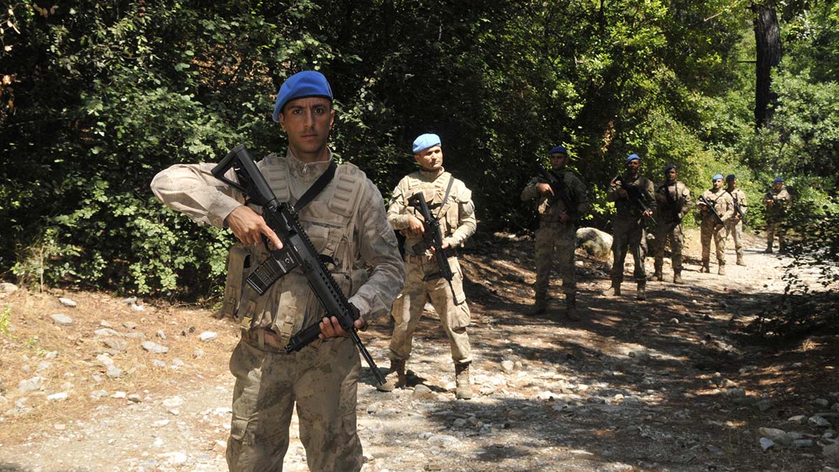 Orman yangınlarına karşı polis özel harekat nöbette